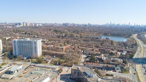Photo 6 at 415 - 105 The Queensway Avenue, Swansea, Toronto
