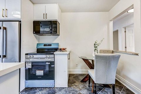 Photo 12 at 51 Aurora Heights Drive, Aurora Heights, Aurora