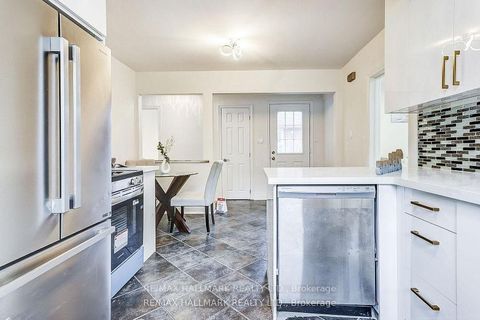 Photo 14 at 51 Aurora Heights Drive, Aurora Heights, Aurora