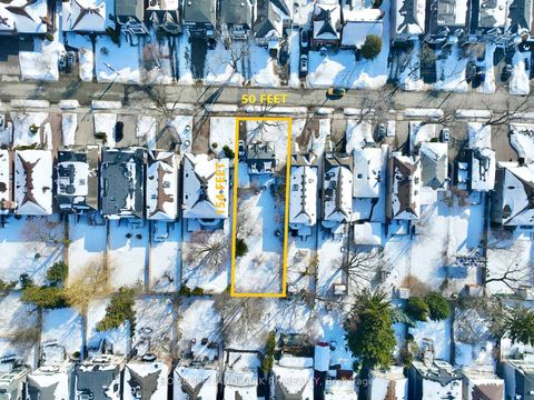 Photo 1 at 152 Parkview Avenue, Willowdale East, Toronto