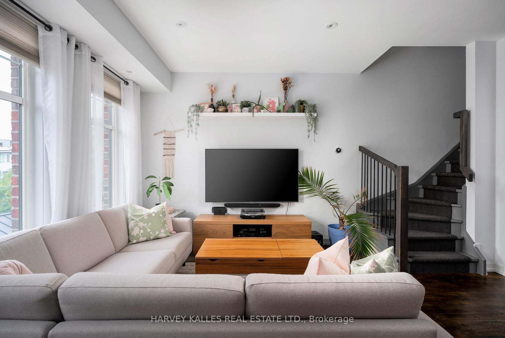 45 - 140 Broadview Avenue, South Riverdale, Toronto by Loree Meneguzzi Real Estate 45 - 140 Broadview Avenue, South Riverdale, Toronto