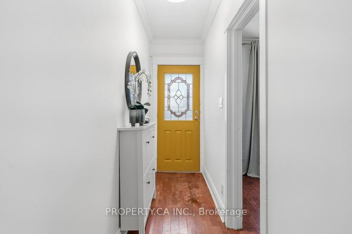Photo 3 at 146 King Edward Avenue, Lumsden, Toronto