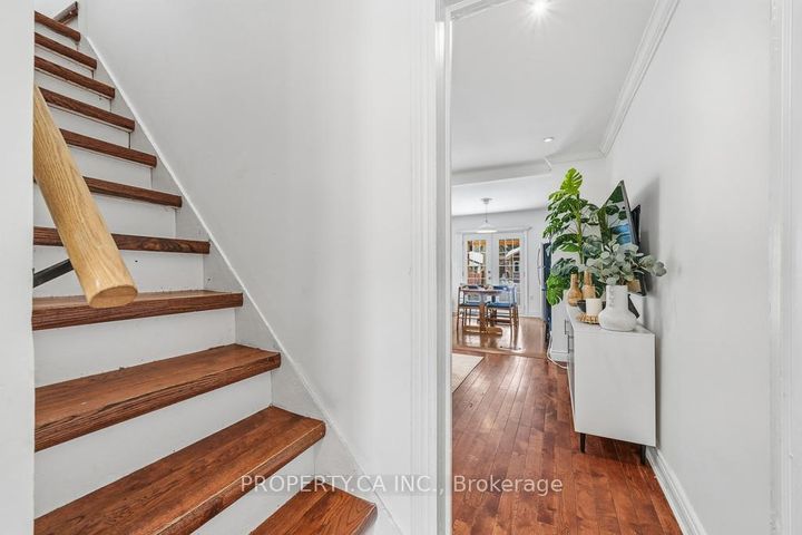 Photo 7 at 146 King Edward Avenue, Lumsden, Toronto