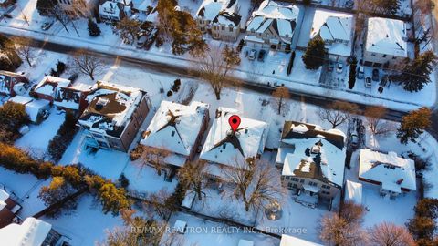 Photo 2 at 25 Clarkhill Street, Newtonbrook West, Toronto