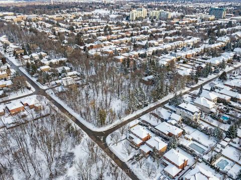 Photo 5 at 108 Yongehurst Road, North Richvale, Richmond Hill
