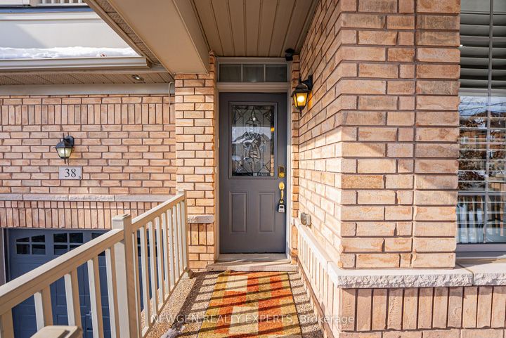 Photo 3 at 38 Bonnie Braes Drive, Credit Valley, Brampton