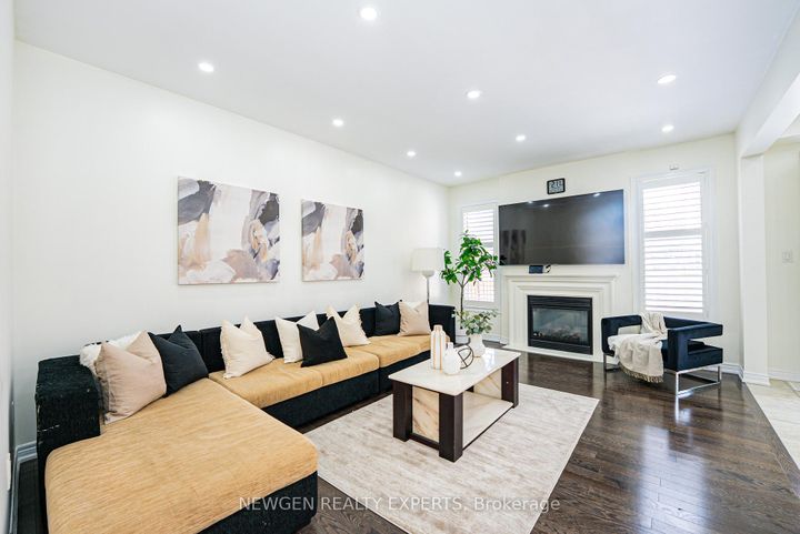 Photo 8 at 38 Bonnie Braes Drive, Credit Valley, Brampton
