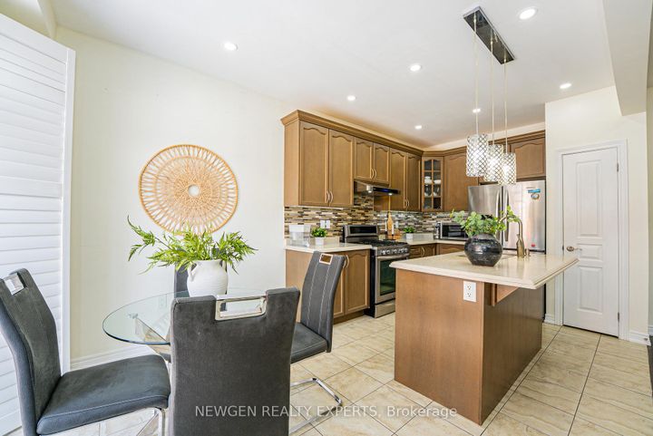 Photo 11 at 38 Bonnie Braes Drive, Credit Valley, Brampton