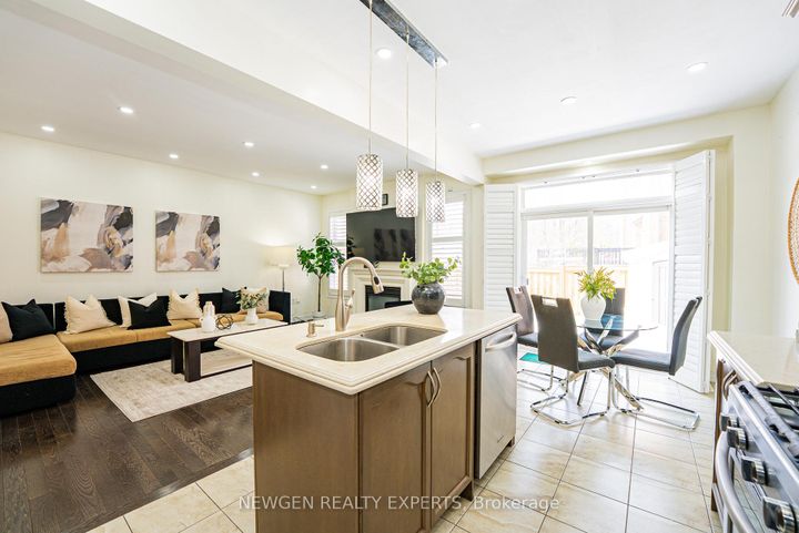 Photo 13 at 38 Bonnie Braes Drive, Credit Valley, Brampton