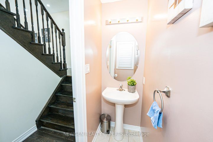 Photo 14 at 38 Bonnie Braes Drive, Credit Valley, Brampton