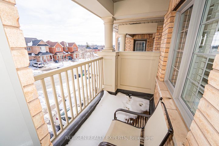 Photo 24 at 38 Bonnie Braes Drive, Credit Valley, Brampton