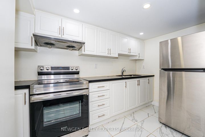 Photo 35 at 38 Bonnie Braes Drive, Credit Valley, Brampton