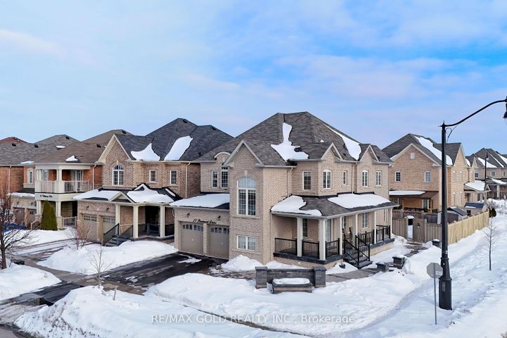 Photo 2 at 27 Brentwick Drive, Credit Valley, Brampton