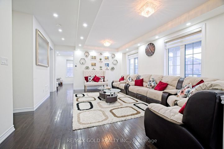 Photo 7 at 27 Brentwick Drive, Credit Valley, Brampton