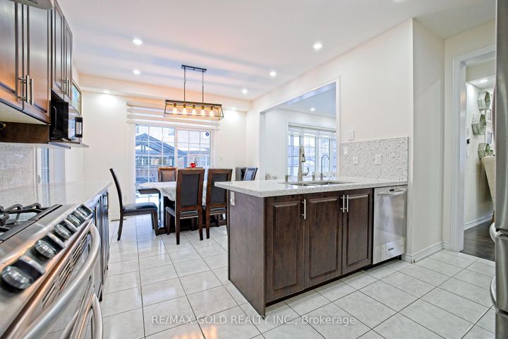 Photo 11 at 27 Brentwick Drive, Credit Valley, Brampton