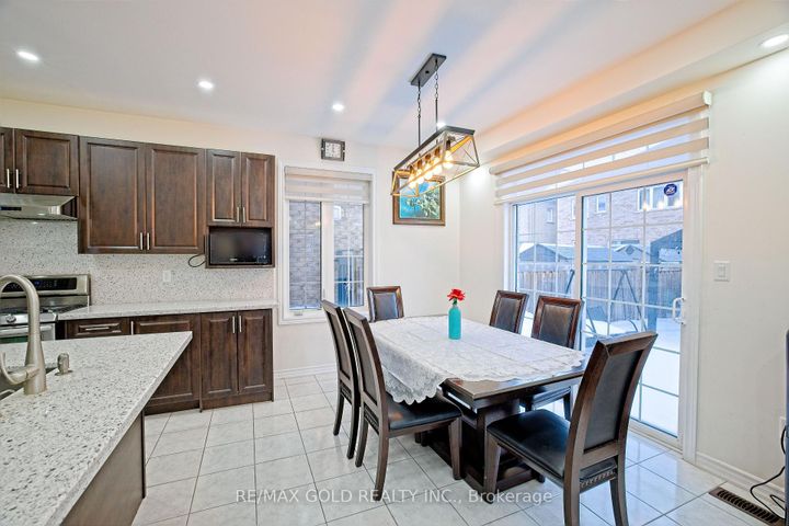 Photo 13 at 27 Brentwick Drive, Credit Valley, Brampton