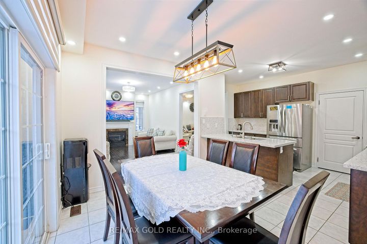 Photo 14 at 27 Brentwick Drive, Credit Valley, Brampton