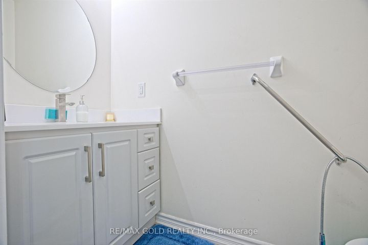 Photo 19 at 27 Brentwick Drive, Credit Valley, Brampton