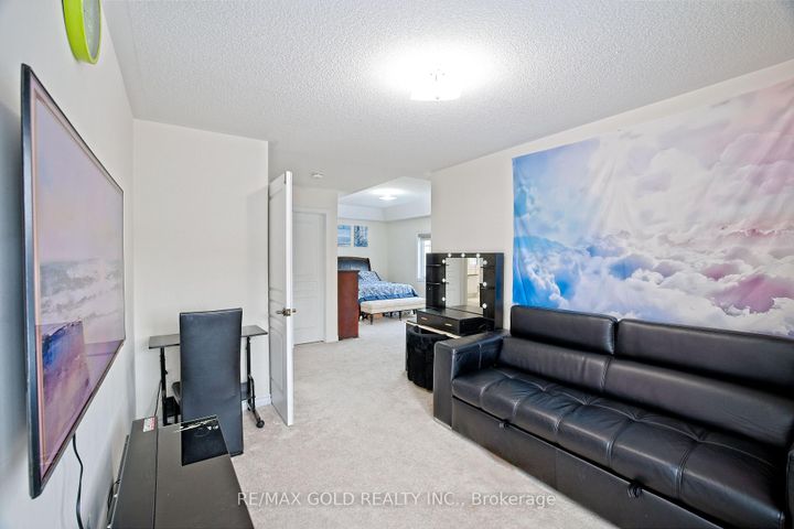 Photo 23 at 27 Brentwick Drive, Credit Valley, Brampton