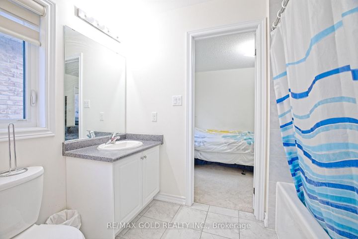 Photo 32 at 27 Brentwick Drive, Credit Valley, Brampton