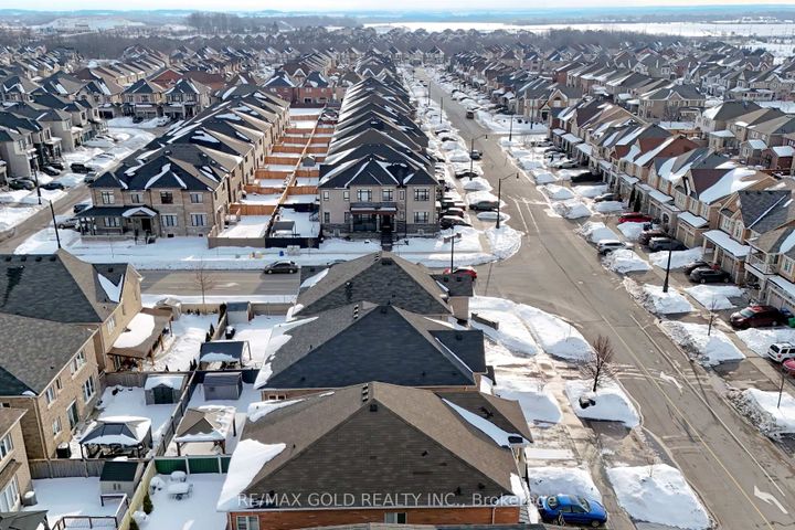 Photo 46 at 27 Brentwick Drive, Credit Valley, Brampton