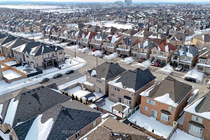 Photo 47 at 27 Brentwick Drive, Credit Valley, Brampton