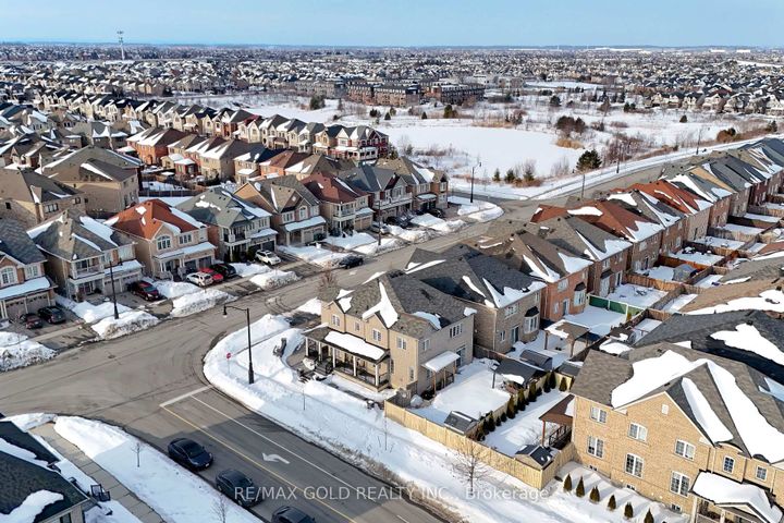 Photo 48 at 27 Brentwick Drive, Credit Valley, Brampton
