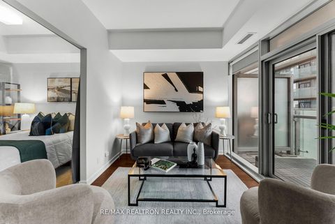 Photo 9 at 807 - 14 York Street, Waterfront Communities C1, Toronto