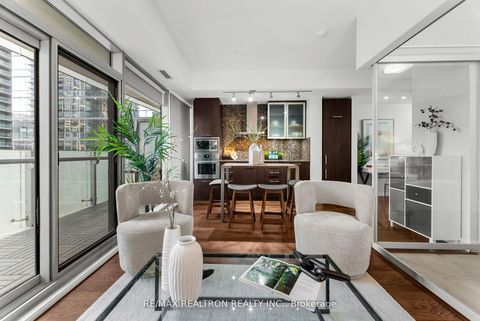 Photo 10 at 807 - 14 York Street, Waterfront Communities C1, Toronto