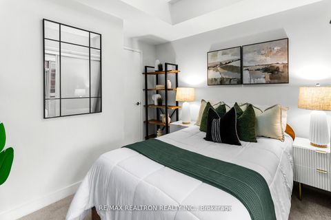 Photo 14 at 807 - 14 York Street, Waterfront Communities C1, Toronto