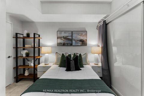 Photo 15 at 807 - 14 York Street, Waterfront Communities C1, Toronto