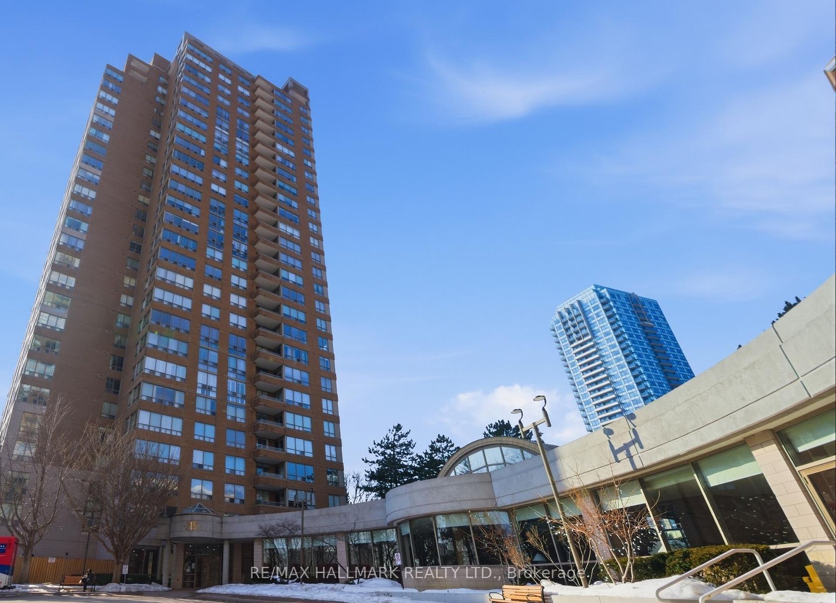 2002 - 215 Wynford Drive, Flemingdon Park, Toronto 