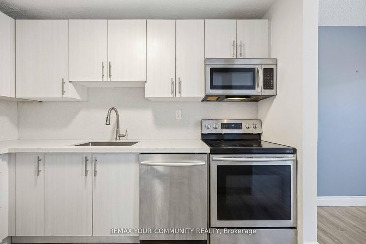 Photo 16 at 22 porterfield Crescent, Willowbrook, Markham