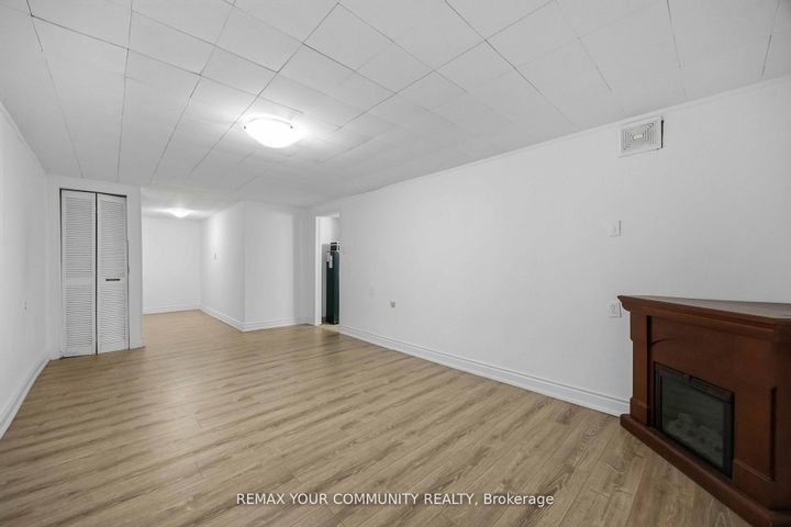 Photo 19 at 22 porterfield Crescent, Willowbrook, Markham