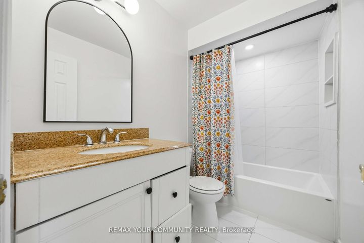 Photo 31 at 22 porterfield Crescent, Willowbrook, Markham