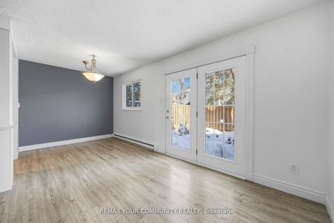 Photo 10 at 22 porterfield Crescent, Willowbrook, Markham