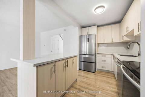 Photo 12 at 22 porterfield Crescent, Willowbrook, Markham