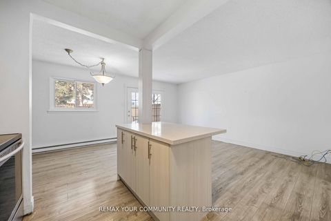 Photo 14 at 22 porterfield Crescent, Willowbrook, Markham