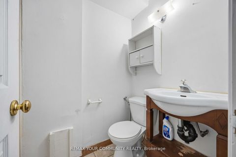 Photo 21 at 22 porterfield Crescent, Willowbrook, Markham