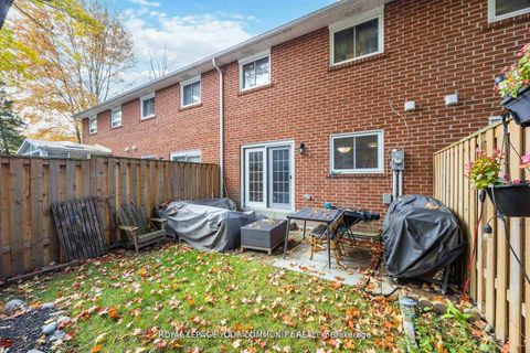 Photo 34 at 22 porterfield Crescent, Willowbrook, Markham