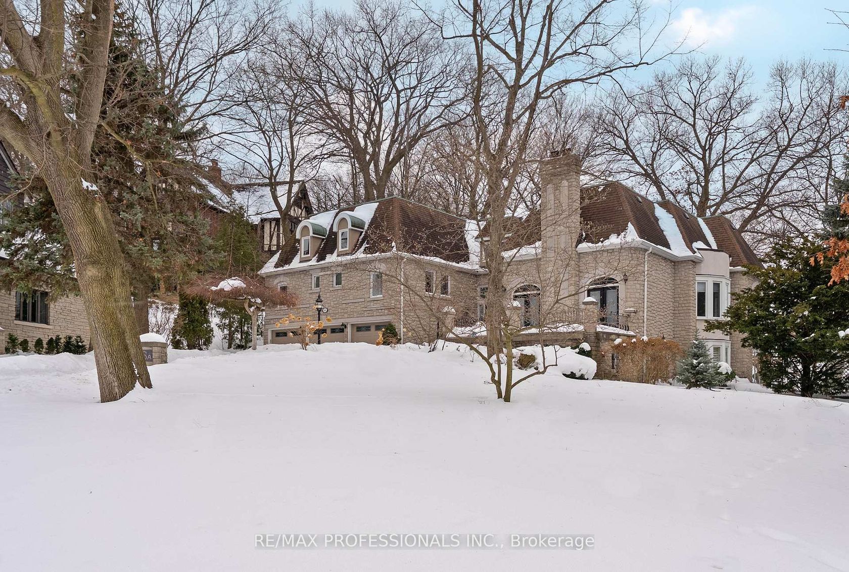 6A Edenbrook Hill, Humber Valley, Toronto by Loree Meneguzzi Real Estate 6A Edenbrook Hill, Humber Valley, Toronto