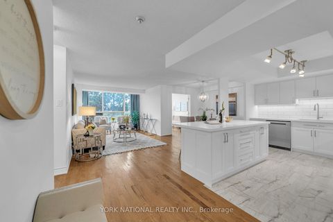 Photo 9 at 408 - 14924 Yonge Street, Aurora Highlands, Aurora