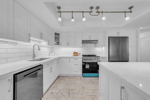 Photo 13 at 408 - 14924 Yonge Street, Aurora Highlands, Aurora