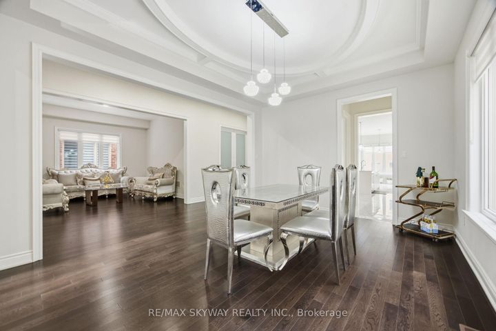 Photo 4 at 22 Tamworth Court, Fletcher's West, Brampton