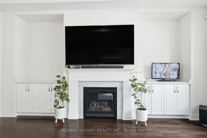 Photo 7 at 22 Tamworth Court, Fletcher's West, Brampton