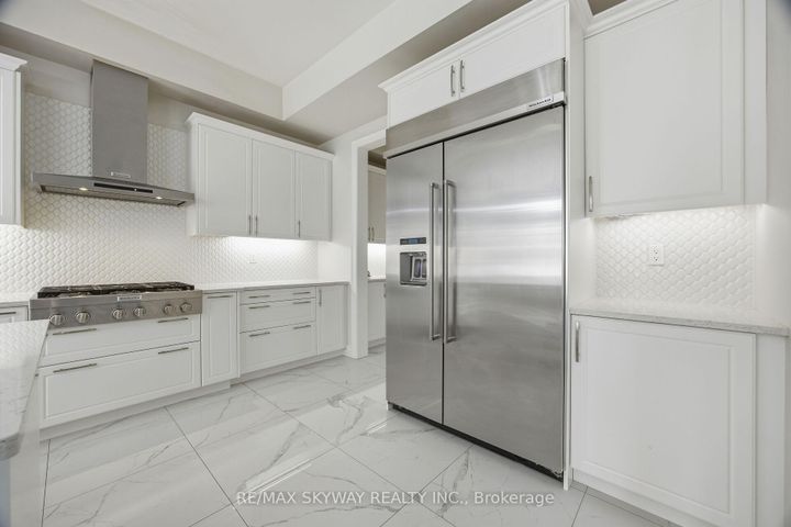 Photo 12 at 22 Tamworth Court, Fletcher's West, Brampton