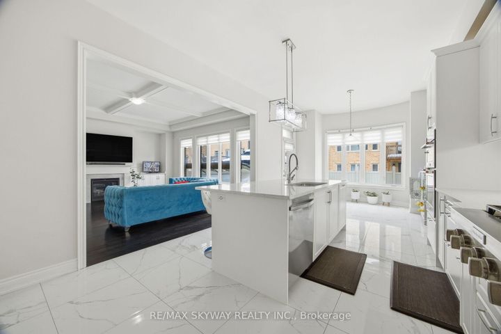 Photo 13 at 22 Tamworth Court, Fletcher's West, Brampton