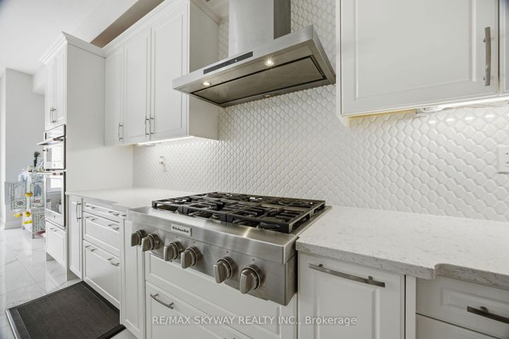 Photo 14 at 22 Tamworth Court, Fletcher's West, Brampton