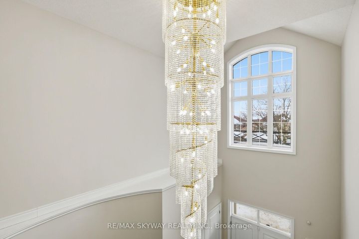 Photo 17 at 22 Tamworth Court, Fletcher's West, Brampton