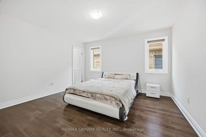 Photo 24 at 22 Tamworth Court, Fletcher's West, Brampton